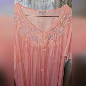 Vintage Vanity Fair Flounce sleeve Robe!